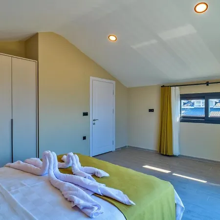4 Bedroom - 3047 Βίλα