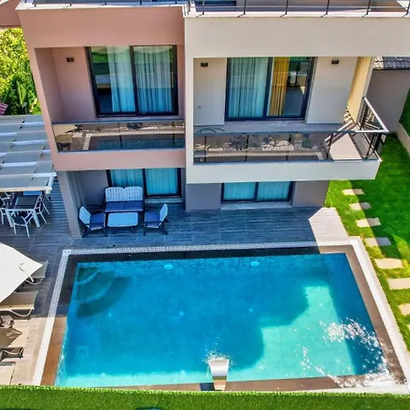 4 Bedroom - 3047 Βίλα *