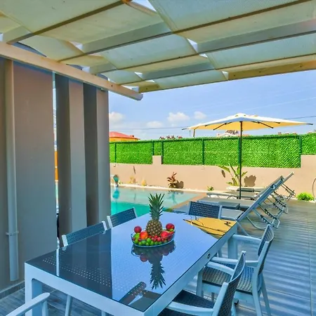 4 Bedroom - 3047 Βίλα