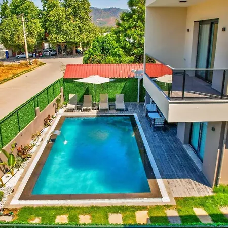 4 Bedroom - 3047 Βίλα